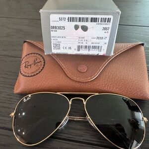 Ray-Ban Aviator Sunglasses in Gold and Black NEW